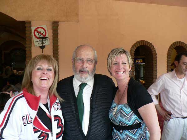 Judge Luis Moncada with 2 beautiful ladies :) (comment from admin) - Specialty Show AEPME, Veléz de Benaudalla, Granada, 04.04.2009 
Keywords: 2009