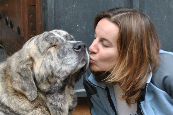 Dulcinea y Mónica en Argañoso / León
Beso cariñoso de Dulcinea y Monica a la puerta de casa en Argañoso / León
Fotografía: Alfredo Cepedano.
Web: www.delalunadeleon.com
Keywords: luna de leon