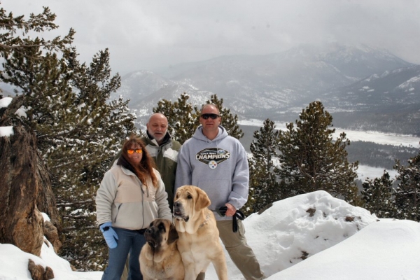 Abuelo, Mama, Papa, Leon y Gitana
Estes National Park, Estes Colorado
Keywords: moreno