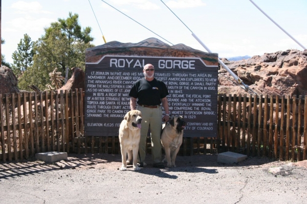 Abuelo, Leon y Gitana
Royal Gorge National Park, Colorado
Keywords: moreno