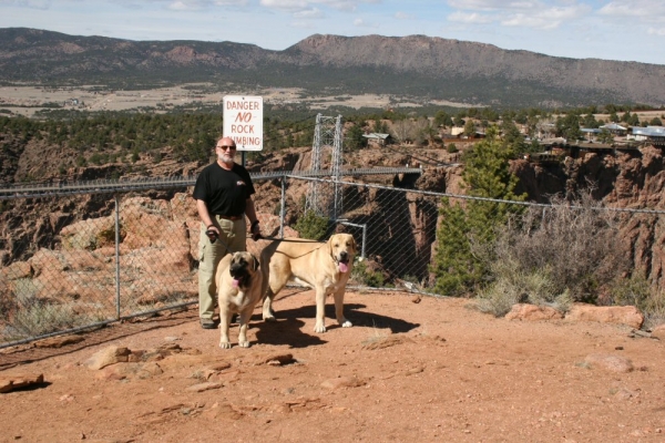 Abuelo, Leon y Gitana
Royal Gorge National Park, Colorado
Keywords: moreno