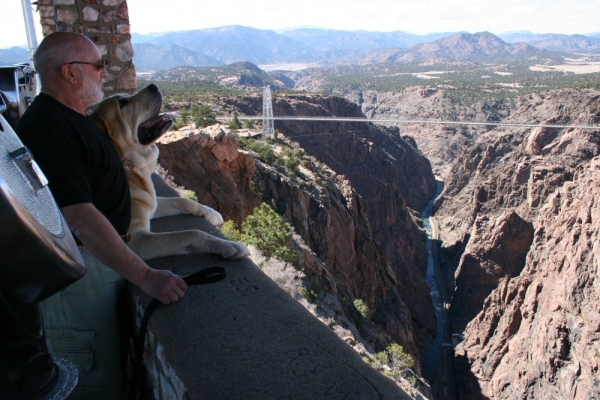 Leon y el abuelo
Royal Gorge National Park, Colorado
Keywords: moreno