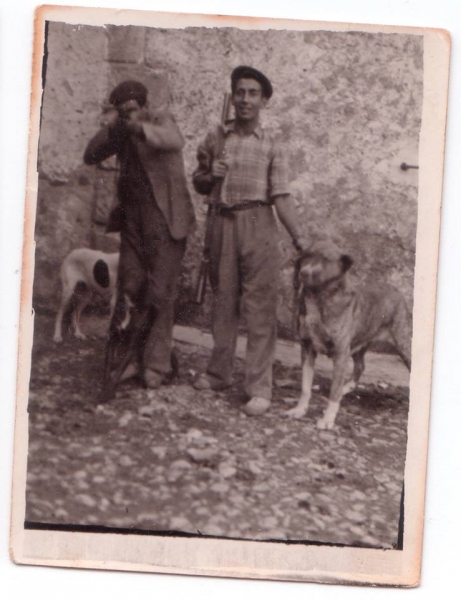 Selva
Mastina española de los años 50 propiedad de mi abuelo , Domiciano Gutierrez. En la imagen con mi padre Luis Gutierrez.
Aguilar de Campoo , Palencia
Keywords: anos 50